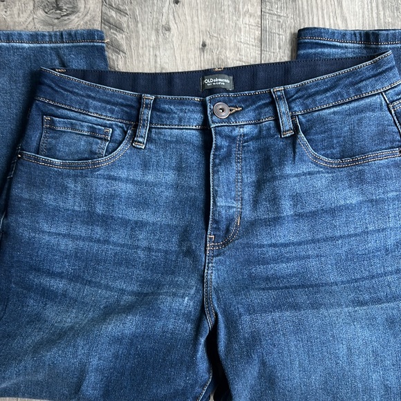 Bold Elements Cut to Curve Stretch Skinny Capri Jeans - Picture 4 of 8